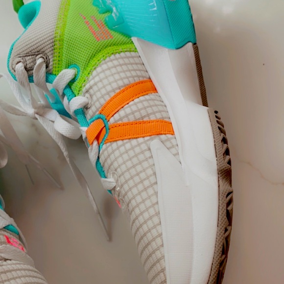 Nike LeBron Basketball Sneakers - Picture 5 of 14